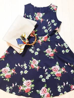 UNIQLOリネンブレンドレーシーカーディガンが優秀。ワンピの華やかさを引き立てます