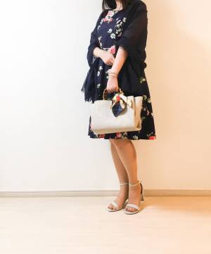 UNIQLOリネンブレンドレーシーカーディガンが優秀。ワンピの華やかさを引き立てます