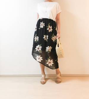 UNIQLOドレープクルーネックTが優秀。ボタニカル柄スカートと合わせて夏コーデ