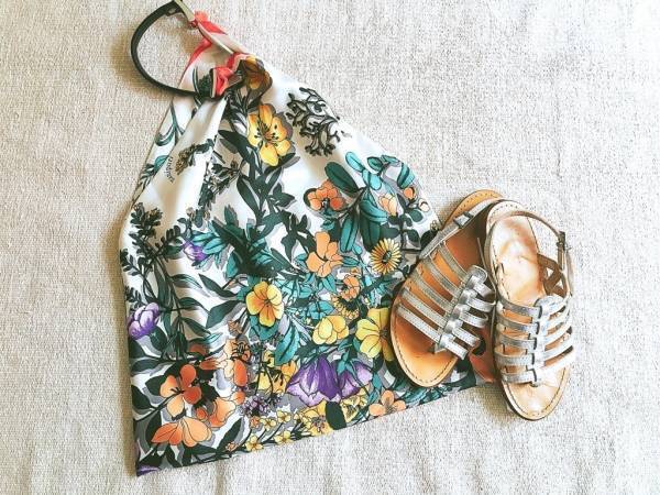 Uniqlo UのTシャツが優秀。正統派スカートとも相性抜群です