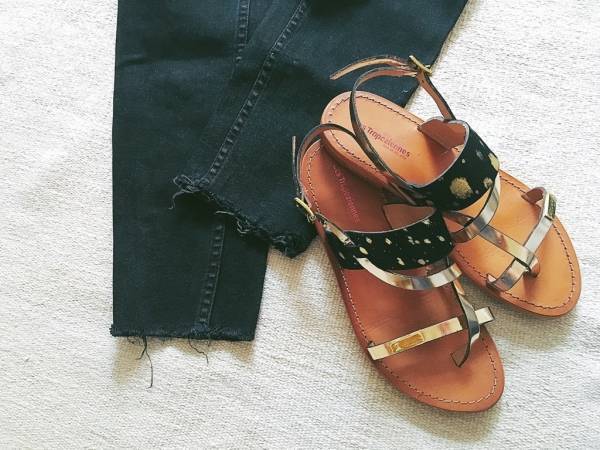 ZARAの黒スキニーが優秀。ワンピースとの重ね着コーデもすっきりと