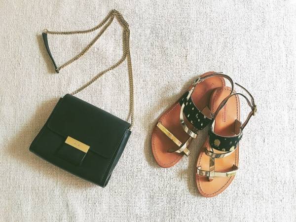 ZARAの黒スキニーが優秀。ワンピースとの重ね着コーデもすっきりと