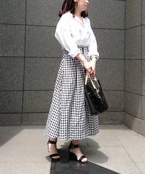 夏に穿きたいプリントスカート。おしゃれに見せるトップス選びのコツ４つ