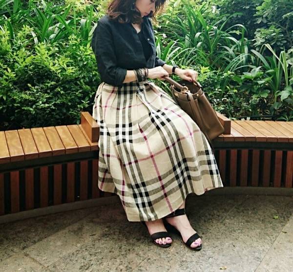 夏に穿きたいプリントスカート。おしゃれに見せるトップス選びのコツ４つ