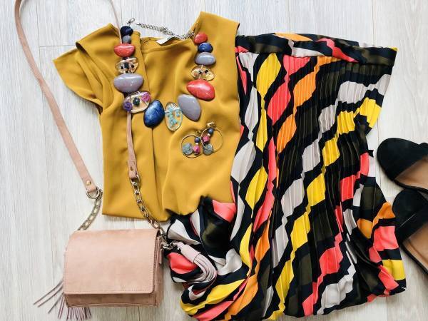 ZARAのプリーツスカートが上品。揺れ感が素敵です