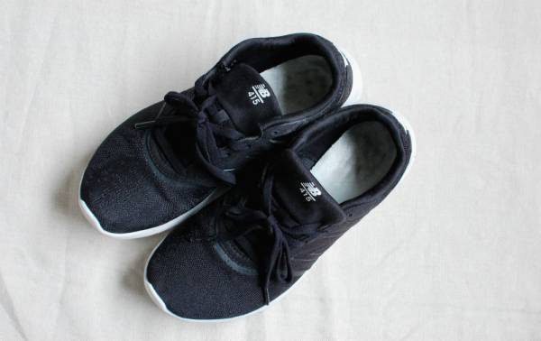 気になる脚のラインを魅せる、大人のスカートコーデ