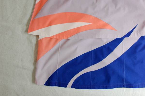 気になる脚のラインを魅せる、大人のスカートコーデ