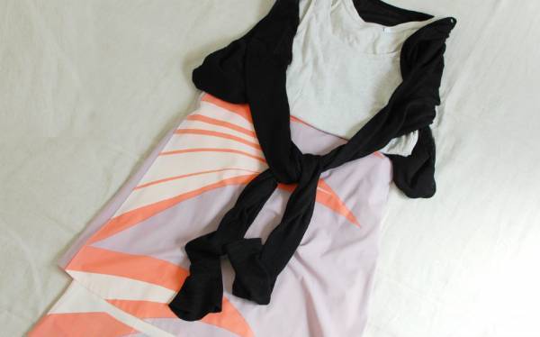 気になる脚のラインを魅せる、大人のスカートコーデ