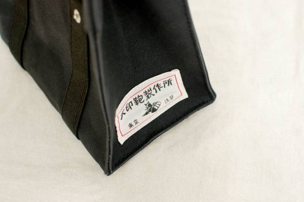 気になる脚のラインを魅せる、大人のスカートコーデ