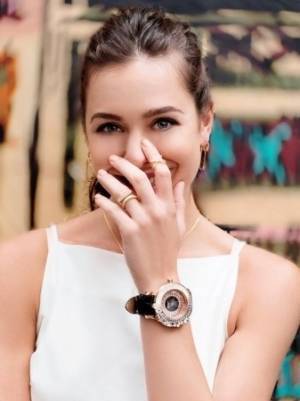 スワロフスキーがゴージャスなガルティスコピオの新作時計