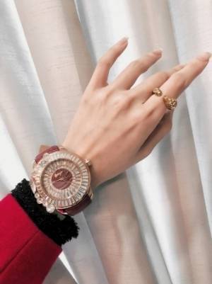 スワロフスキーがゴージャスなガルティスコピオの新作時計