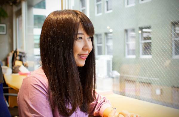 overEサイズのバストを美しく見せる服。「女性たちが胸を張って生きるお手伝いをしたい」