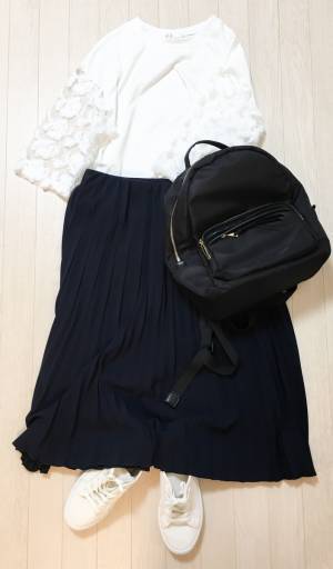 UNIQLOのクレーププリーツスカートが優秀。スポーツMIXコーデも簡単です