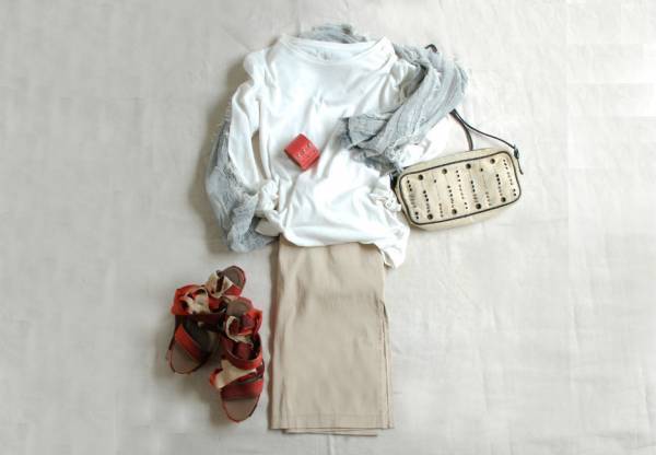 ベーシックな長袖Tシャツ、大人には「ややゆったりめ」がおすすめ