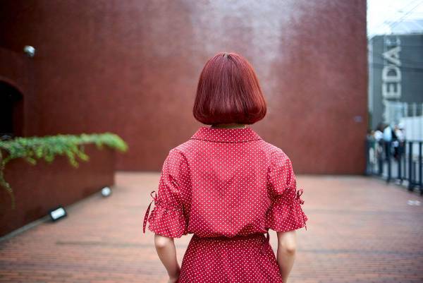 自分の「嫌だ」を大事にする。「LEBECCA boutique」赤澤えるが考える自分らしい装い