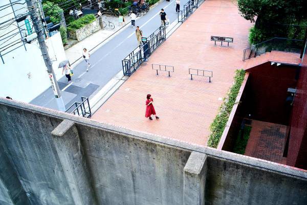 自分の「嫌だ」を大事にする。「LEBECCA boutique」赤澤えるが考える自分らしい装い