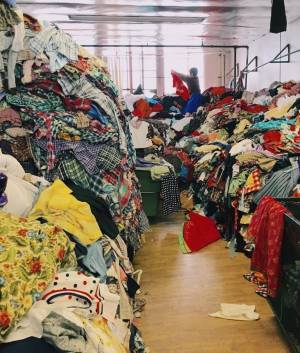 自分の「嫌だ」を大事にする。「LEBECCA boutique」赤澤えるが考える自分らしい装い