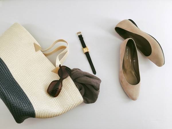 UNIQLOの白アンクルパンツが優秀。秋のエッセンスを足してみました