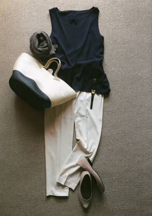 UNIQLOの白アンクルパンツが優秀。秋のエッセンスを足してみました