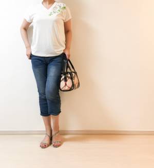 UNIQLOスタジオサンダーソンTシャツが優秀。デニムでもエレガントに見せられます