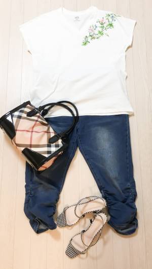 UNIQLOスタジオサンダーソンTシャツが優秀。デニムでもエレガントに見せられます