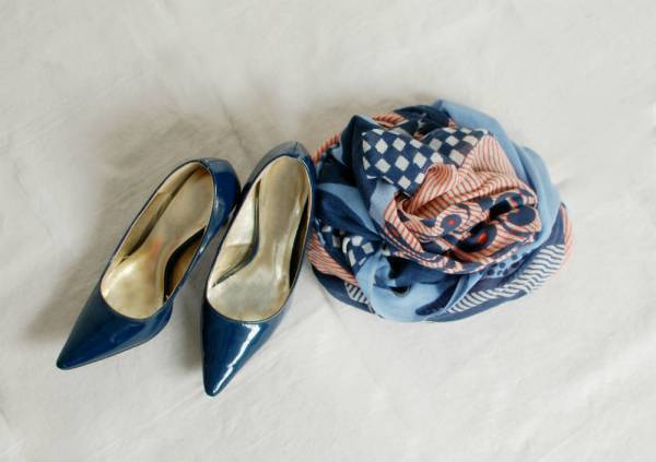 シンプルな白パンツで作る、大人のホワイトワントーンコーデ