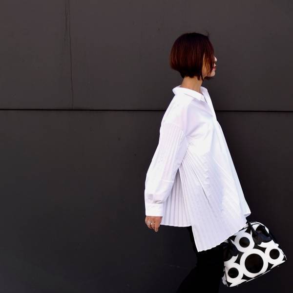 デザインドレス並みの存在感。コム・デ・ギャルソンの極上白シャツを主役にする日