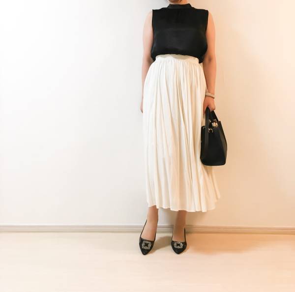 GUサテンスタンドカラーブラウスが優秀。プチプラに見えないリッチ感