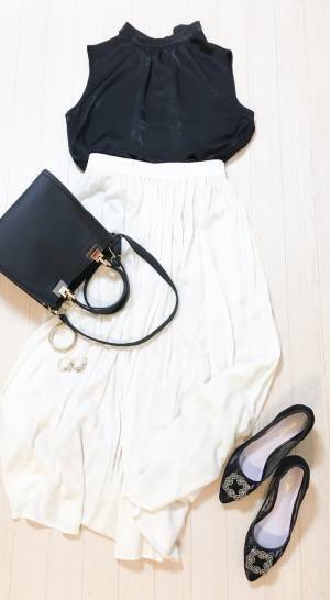 GUサテンスタンドカラーブラウスが優秀。プチプラに見えないリッチ感