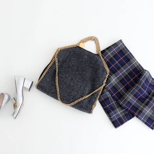 ZARAのチェックパンツと合わせる、エッジィな秋小物