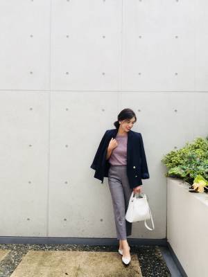 Uniqlo UクルーネックTはパープルがおすすめ。秋の始まりに重宝します