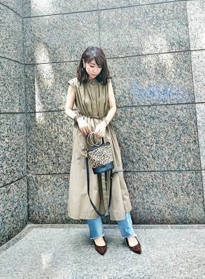 小物選びがコツ。夏の装いを秋コーデに変える３つのアイデア