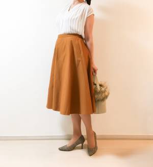 UNIQLOのサーキュラースカートが優秀。ブラウンを選んで秋の装いに