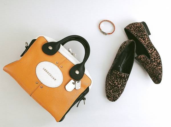 UNIQLOのアンクルパンツが優秀。＋シルクブラウスでパリジェンヌな装いに