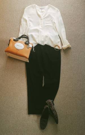 UNIQLOのアンクルパンツが優秀。＋シルクブラウスでパリジェンヌな装いに