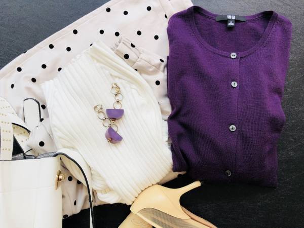 UNIQLOメリノクルーネックカーディガンが優秀。まず１枚買うならパープルです