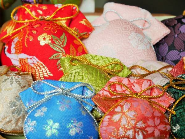 巫女が教える「御守り」の役割！　取り扱い方法・持ち歩き方のお話