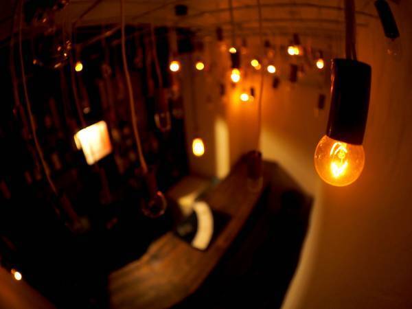 その男が「ヤバイやつか？」を見抜きたいなら〝マジックバー〟でデートせよ。