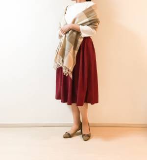 UNIQLOのドレープTブラウスが優秀。主役アイテムを品良く引き立てます