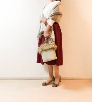 UNIQLOのドレープTブラウスが優秀。主役アイテムを品良く引き立てます