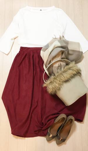 UNIQLOのドレープTブラウスが優秀。主役アイテムを品良く引き立てます