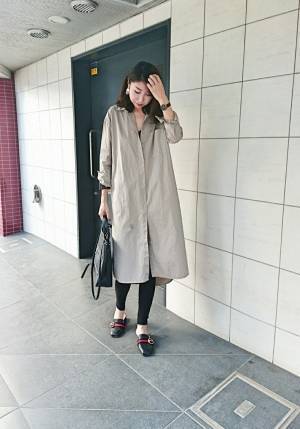 大人のレギンスは黒、チャコールグレー、茶色がおすすめ。コーデ例もご紹介します