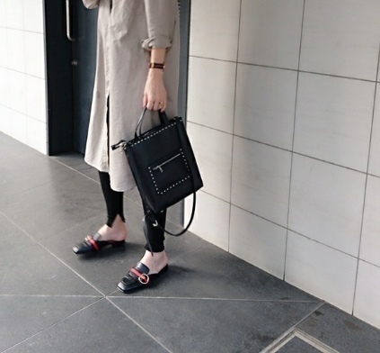 大人のレギンスは黒、チャコールグレー、茶色がおすすめ。コーデ例もご紹介します