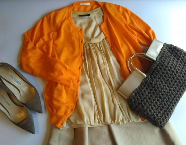 カラフルな色を楽しんで。カーディガンの奥深き魅力