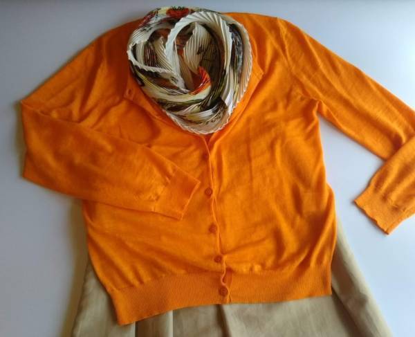 カラフルな色を楽しんで。カーディガンの奥深き魅力