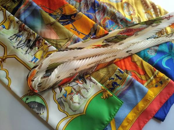 柄物は「小物」で取り入れる！　無地しか着ない私の方法