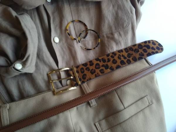 柄物は「小物」で取り入れる！　無地しか着ない私の方法