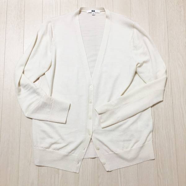 UNIQLOのエクストラファインメリノカーデが優秀。特にVネックがおすすめな理由