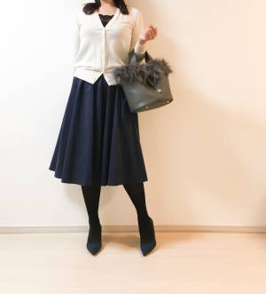 UNIQLOのエクストラファインメリノカーデが優秀。特にVネックがおすすめな理由