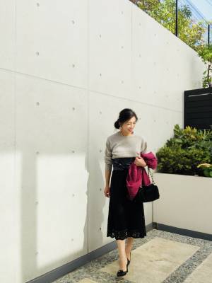 UNIQLOプレミアムラムクルーネックセーターが上質。コーデが洗練されます